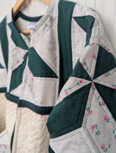 Load image into Gallery viewer, baba, vêtement fait main, quebec, artisan, local, mode consciente, quilt, printemps, veste