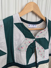 Load image into Gallery viewer, baba, vêtement fait main, quebec, artisan, local, mode consciente, quilt, printemps, veste