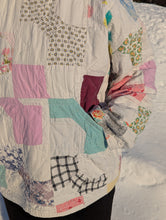 Load image into Gallery viewer, baba, vêtement fait main, quebec, artisan, local, mode consciente, quilt, printemps, hoodie