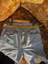 Load image into Gallery viewer, Baba, printemps, vêtement fait main, artisan, quebec, éco conscient, mode, jeans, levi