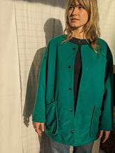 Load image into Gallery viewer, Baba, printemps, vêtement fait main, artisan, quebec, éco conscient, mode, manteau, reversible