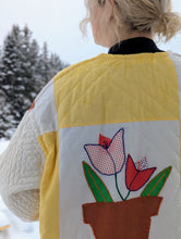 Load image into Gallery viewer, baba, vêtement fait main, quebec, artisan, local, mode consciente, quilt, printemps, manteau, tulipe