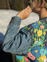 Load image into Gallery viewer, baba, vêtement fait main, quebec, artisan, local, mode consciente, printemps, manteau, floral