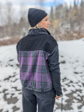 Load image into Gallery viewer, Manteau, grunge, laine, patchwork, automne, vêtement fait main, local, artisanal, quebec, ile d'orleans