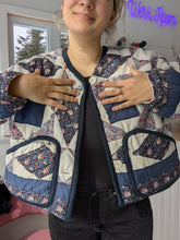 Load image into Gallery viewer, baba, vêtement fait main, quebec, artisan, local, mode consciente, quilt, printemps, manteau