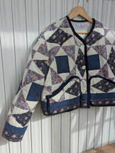 Load image into Gallery viewer, baba, vêtement fait main, quebec, artisan, local, mode consciente, quilt, printemps, manteau