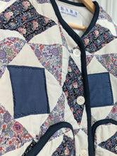 Load image into Gallery viewer, baba, vêtement fait main, quebec, artisan, local, mode consciente, quilt, printemps, manteau