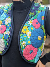 Load image into Gallery viewer, baba, vêtement fait main, quebec, artisan, local, mode consciente, printemps, veste, floral