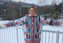 Load image into Gallery viewer, baba vêtement fait main, artisan, local, manteau, quilt