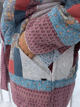 Load image into Gallery viewer, baba vêtement fait main, artisan, local, manteau, quilt