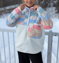 Load image into Gallery viewer, baba vêtement fait main, artisan, local, fleece, quilt, pastel