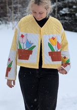 Load image into Gallery viewer, baba, vêtement fait main, quebec, artisan, local, mode consciente, quilt, printemps, veste, tulipe