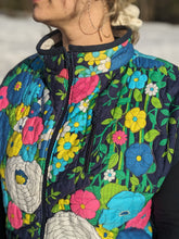 Load image into Gallery viewer, baba, vêtement fait main, quebec, artisan, local, mode consciente, printemps, veste, floral