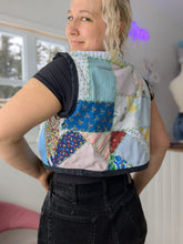 Load image into Gallery viewer, baba, vêtement fait main, quebec, artisan, local, mode consciente, quilt, printemps, veste, reversible