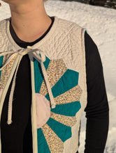 Load image into Gallery viewer, baba, vêtement fait main, quebec, artisan, local, mode consciente, quilt, printemps, veste