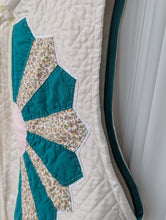 Load image into Gallery viewer, baba, vêtement fait main, quebec, artisan, local, mode consciente, quilt, printemps, veste