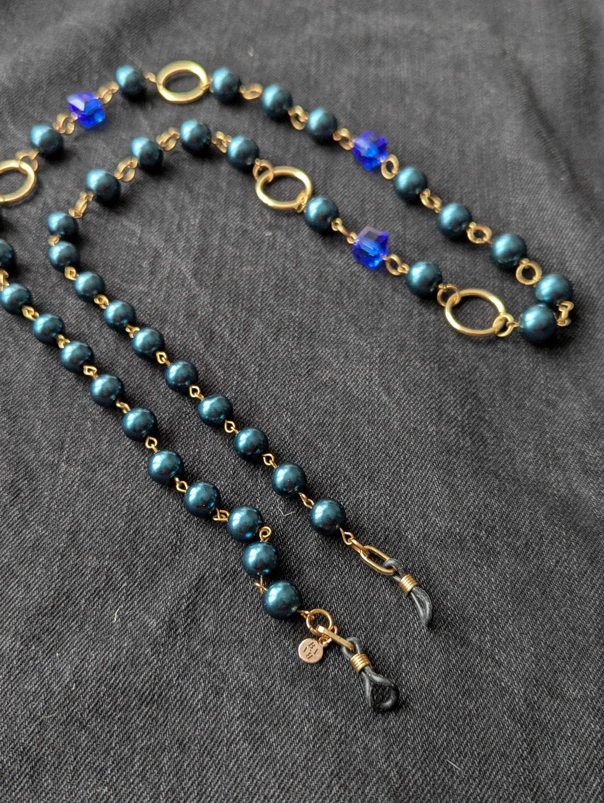 baba, vêtement fait main, mode consciente, artisan, québec, côte de beaupré, accessoire, chaine à lunette