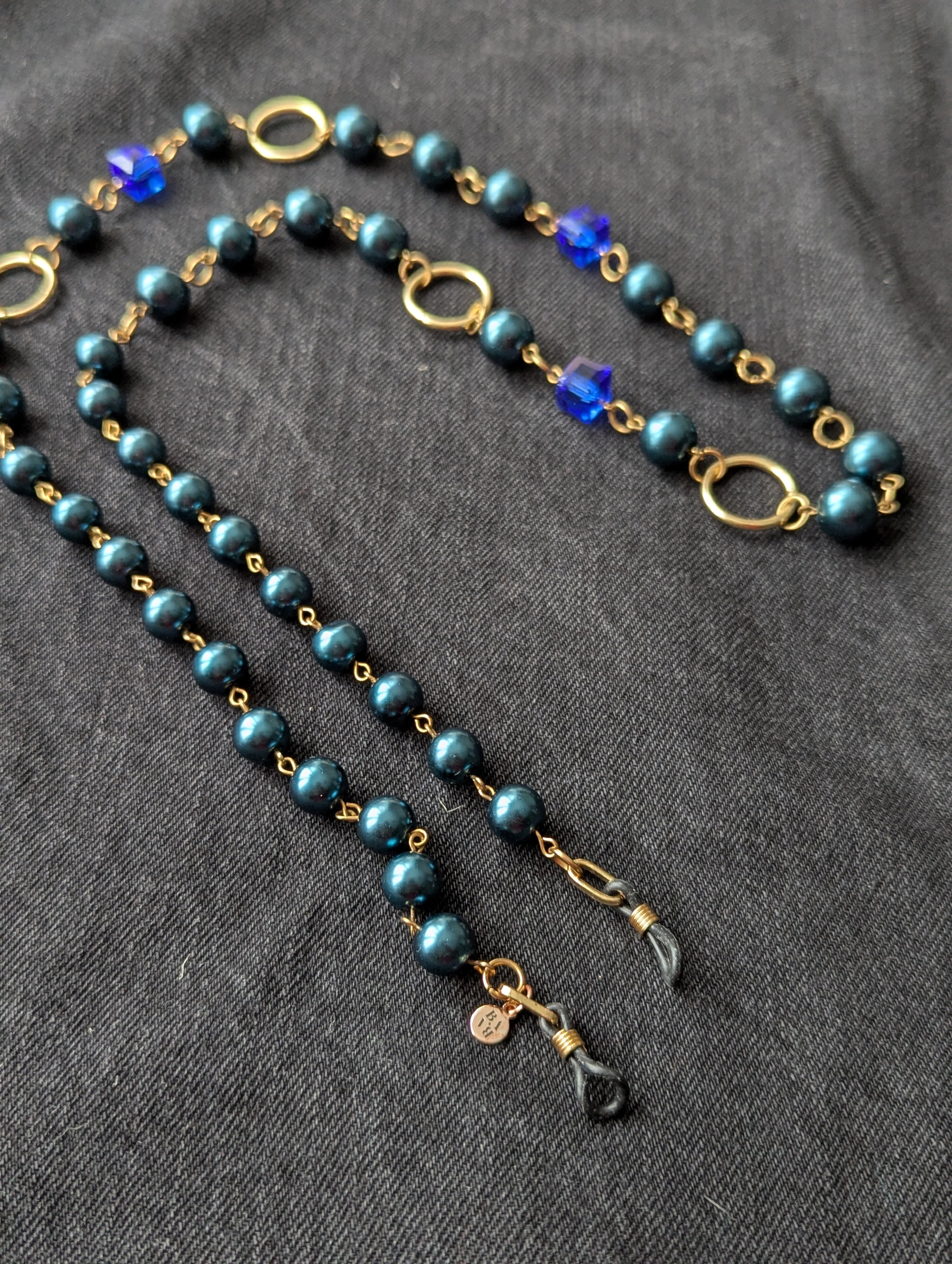 baba, vêtement fait main, mode consciente, artisan, québec, côte de beaupré, accessoire, chaine à lunette