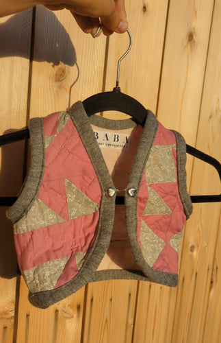 baba, vêtement fait main, quebec, artisan, local, mode consciente, vee, veste, sans manche, mini