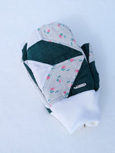 Load image into Gallery viewer, baba vêtement fait main, artisan, local, mitaine, quilt
