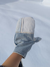 Load image into Gallery viewer, baba vêtement fait main, artisan, local, mitaine, patchwork, denim
