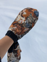 Load image into Gallery viewer, baba vêtement fait main, artisan, local, mitaine, minou, vintage
