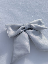 Load image into Gallery viewer, baba vêtement fait main, artisan, local, boucle, cheveux
