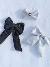 Load image into Gallery viewer, baba vêtement fait main, artisan, local, boucle, cheveux
