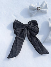 Load image into Gallery viewer, baba vêtement fait main, artisan, local, boucle, cheveux
