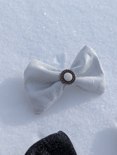 Load image into Gallery viewer, baba vêtement fait main, artisan, local, boucle, cheveux
