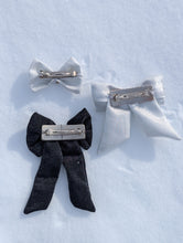 Load image into Gallery viewer, baba vêtement fait main, artisan, local, boucle, cheveux
