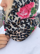 Load image into Gallery viewer, baba vêtement fait main, artisan, local, balaclava, felin
