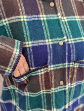 Charger l&#39;image dans la galerie, baba, vêtement fait main, quebec, artisan, local, mode consciente, veste, laine, tartan
