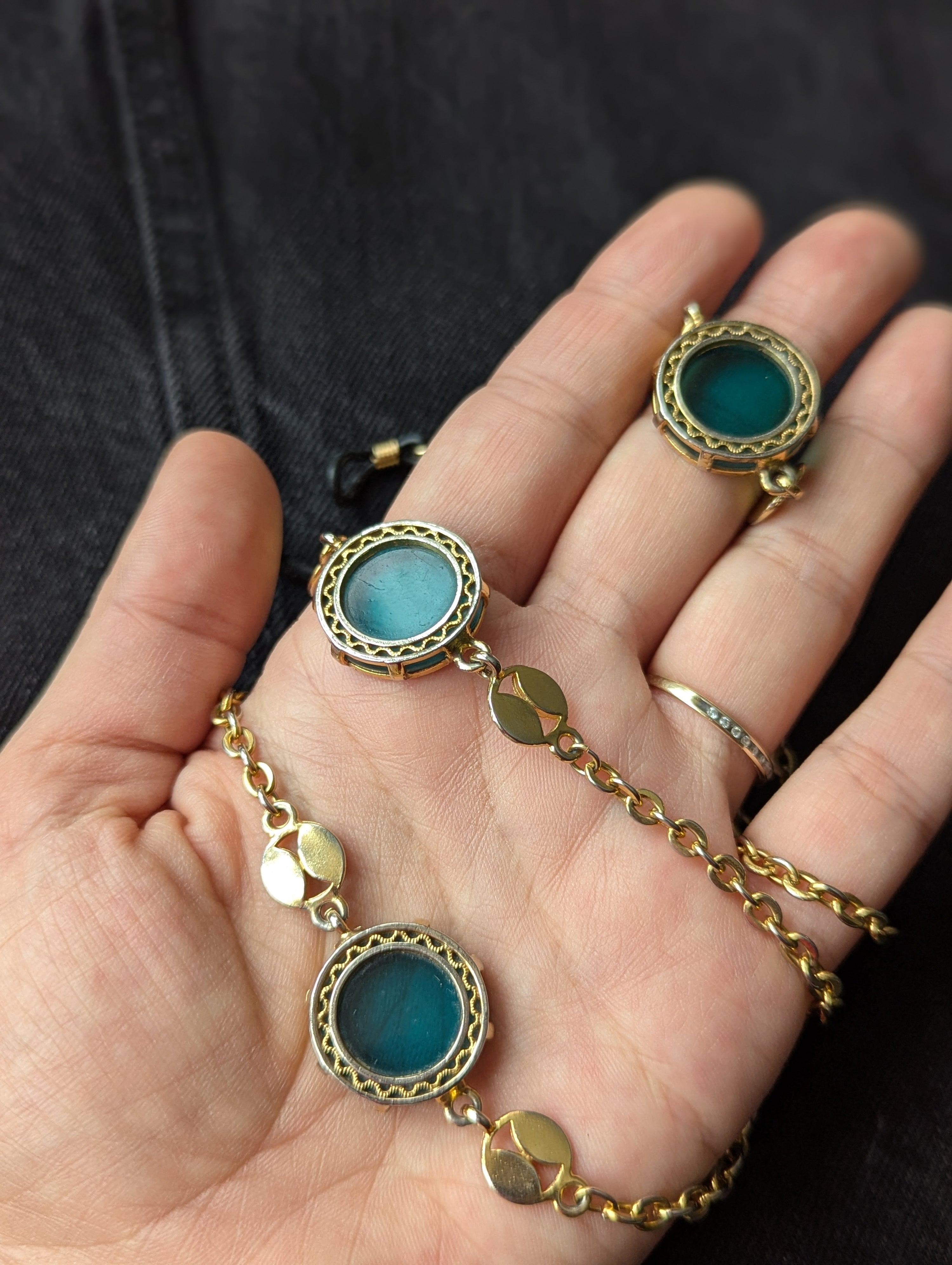 baba, vêtement fait main, mode consciente, artisan, québec, côte de beaupré, accessoire, chaine à lunette