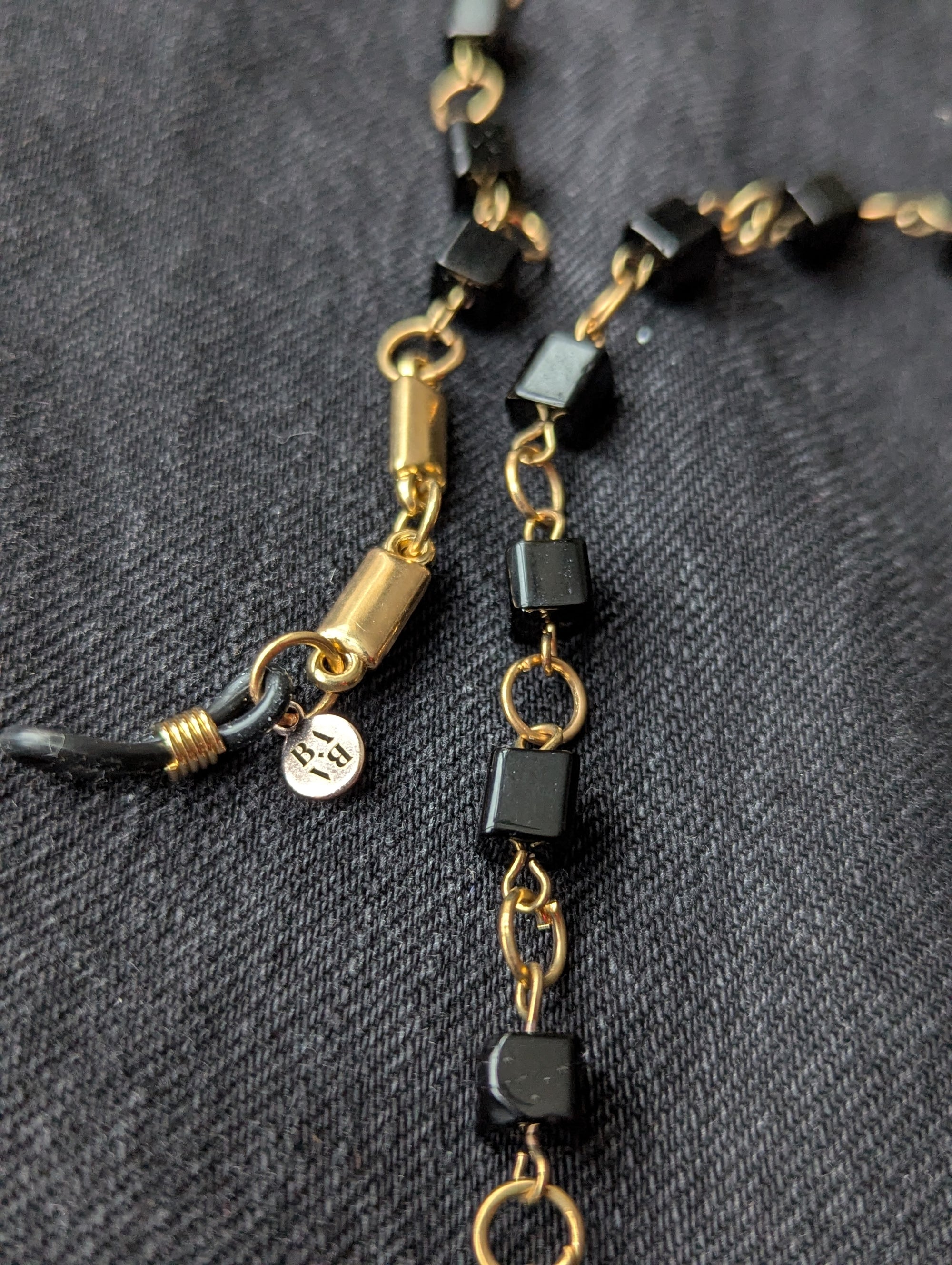 baba, vêtement fait main, mode consciente, artisan, québec, côte de beaupré, accessoire, chaine à lunette