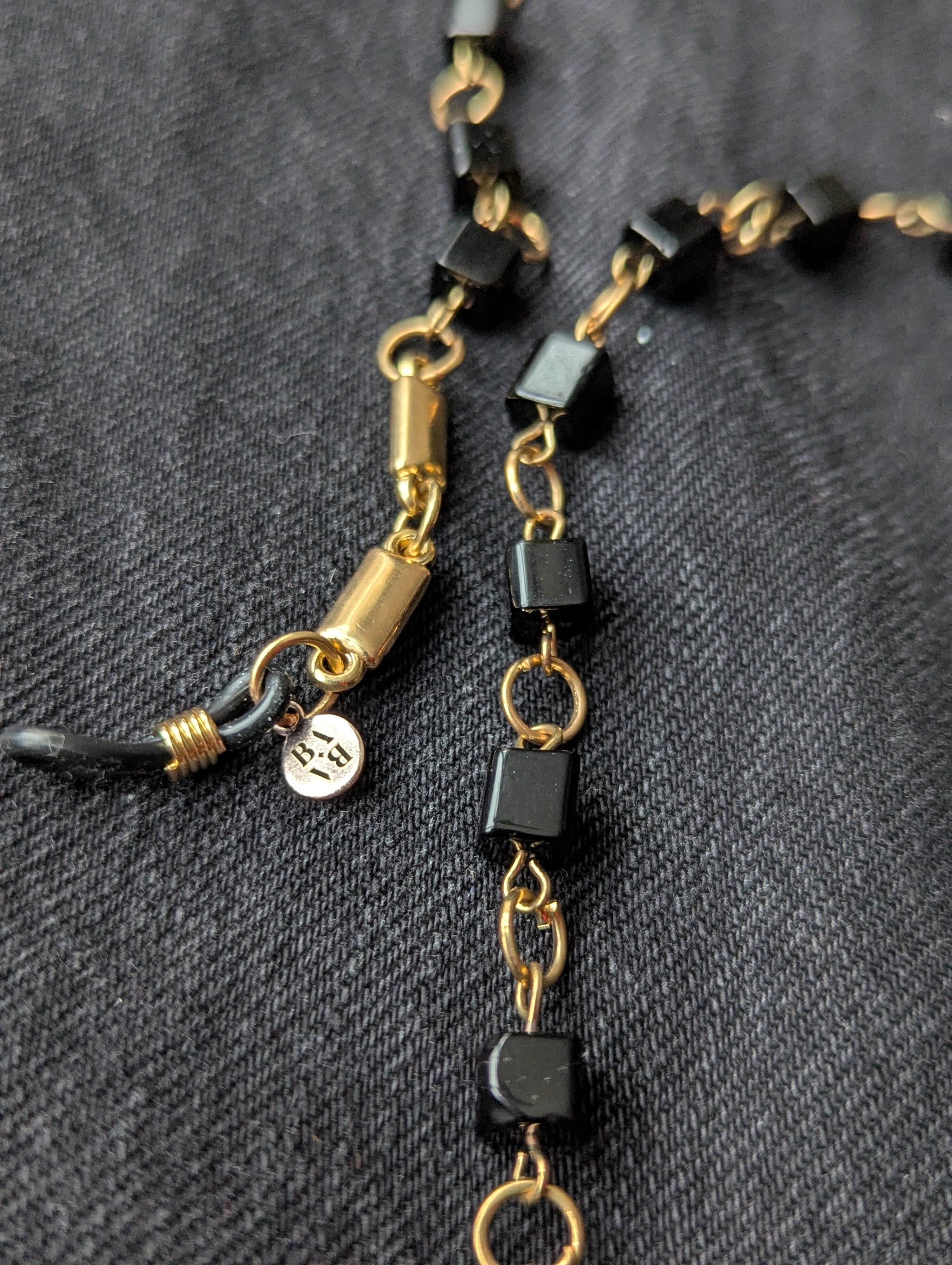 baba, vêtement fait main, mode consciente, artisan, québec, côte de beaupré, accessoire, chaine à lunette