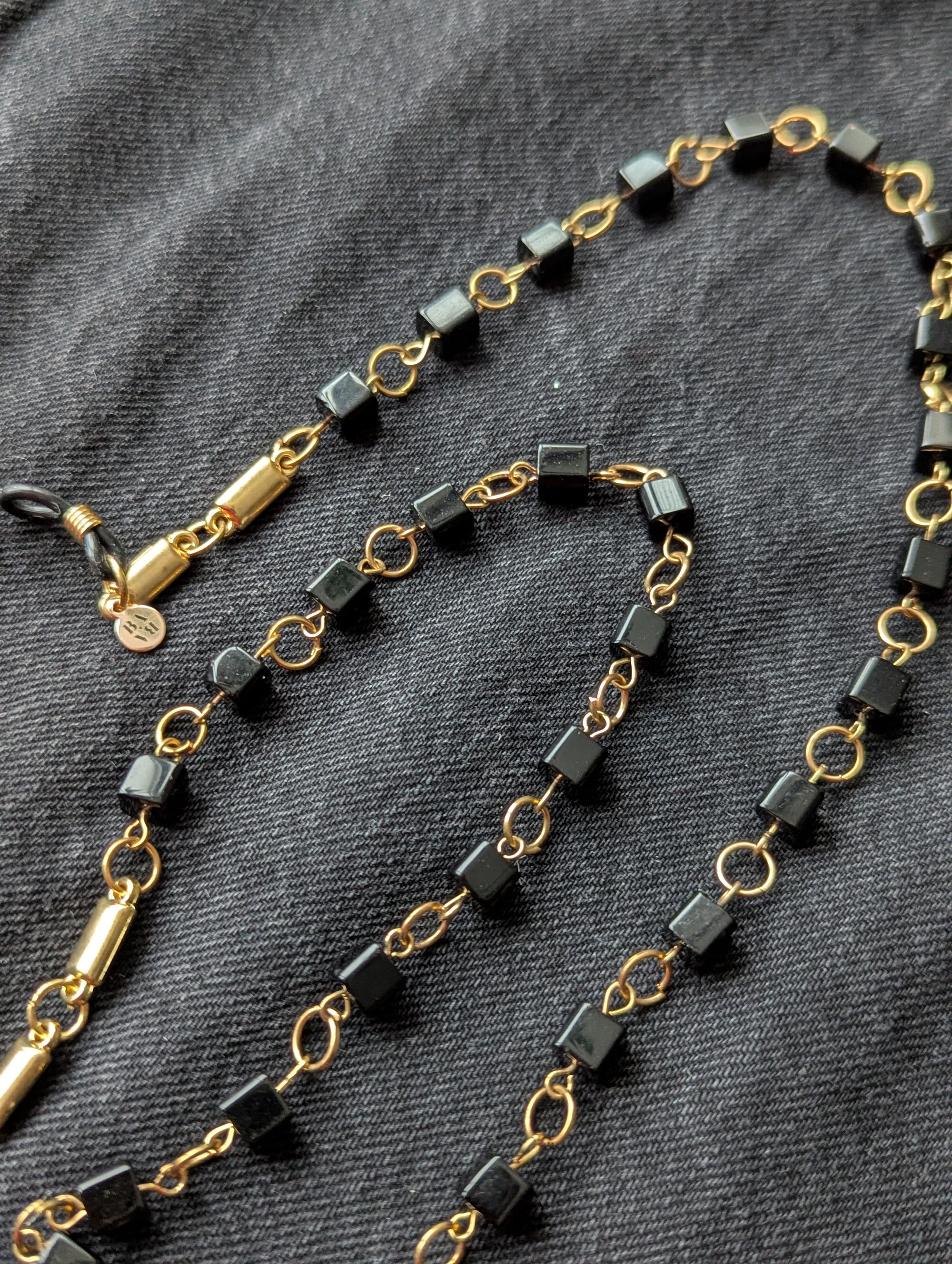 baba, vêtement fait main, mode consciente, artisan, québec, côte de beaupré, accessoire, chaine à lunette