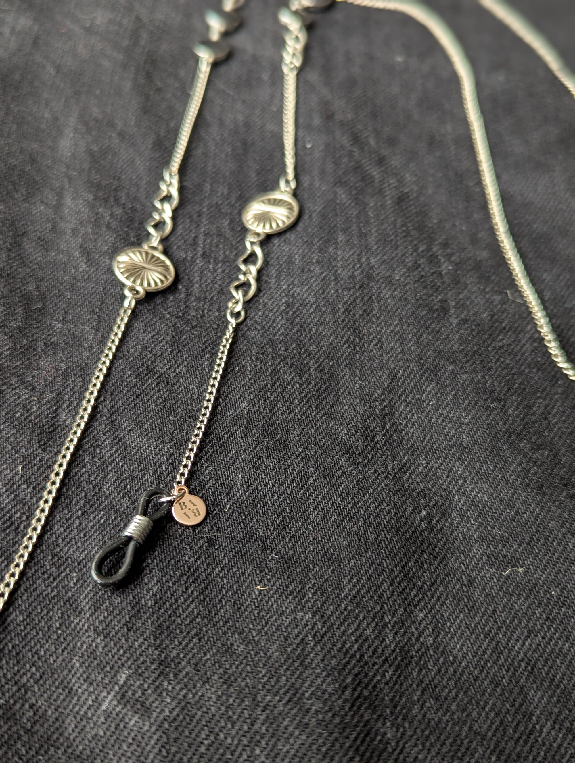 baba, vêtement fait main, mode consciente, artisan, québec, côte de beaupré, accessoire, chaine à lunette