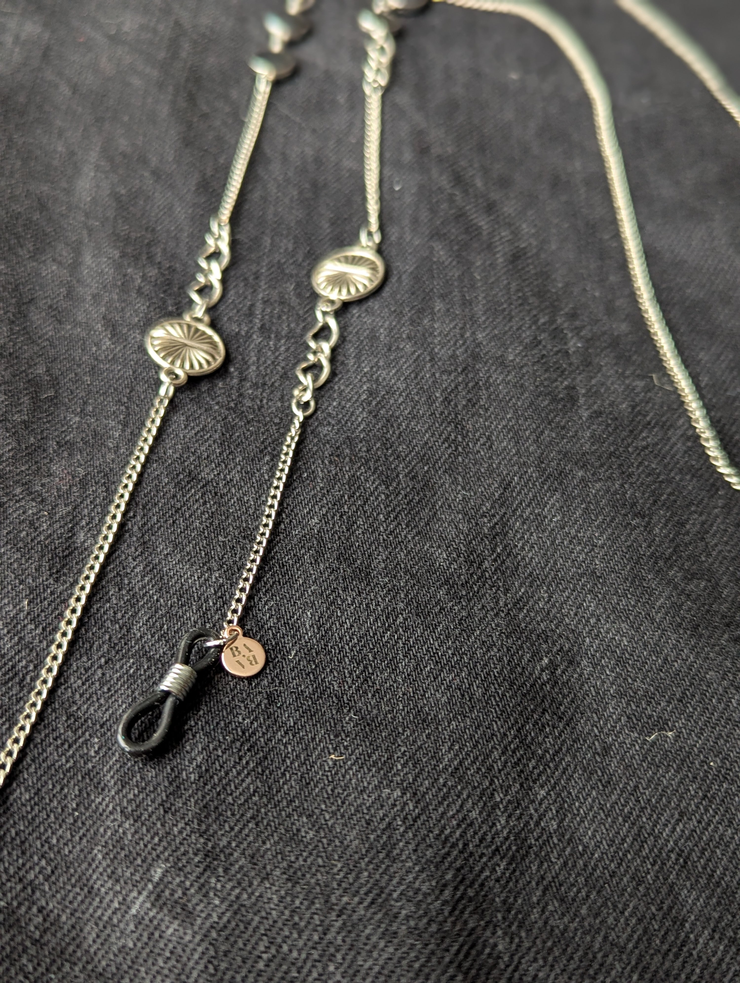 baba, vêtement fait main, mode consciente, artisan, québec, côte de beaupré, accessoire, chaine à lunette