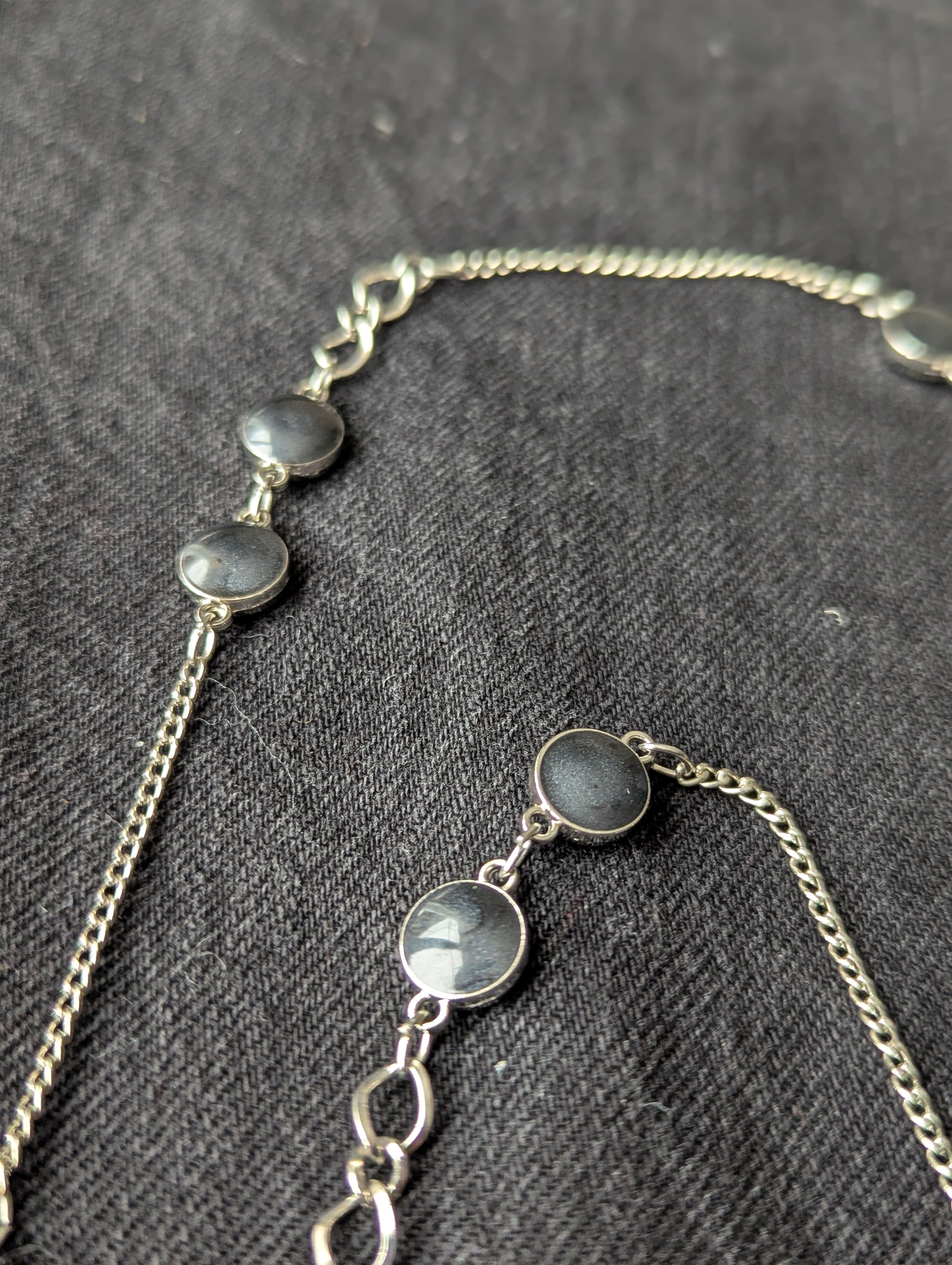 baba, vêtement fait main, mode consciente, artisan, québec, côte de beaupré, accessoire, chaine à lunette