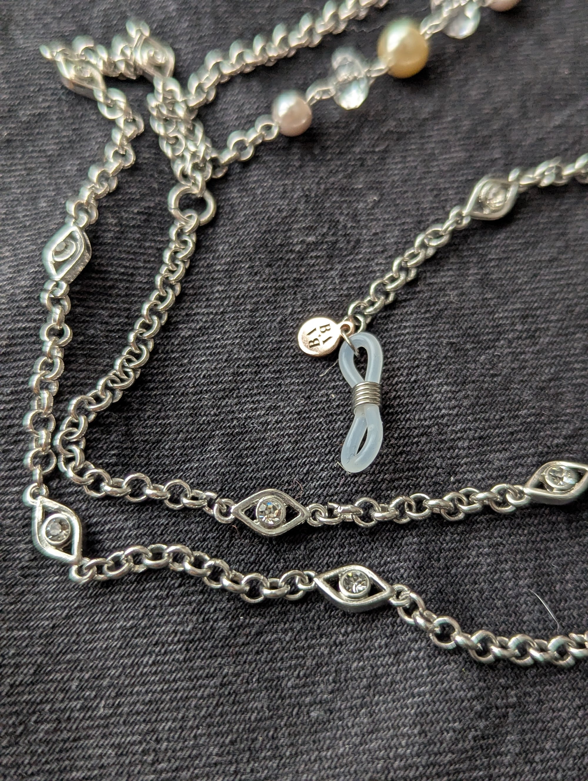 baba, vêtement fait main, mode consciente, artisan, québec, côte de beaupré, accessoire, chaine à lunette