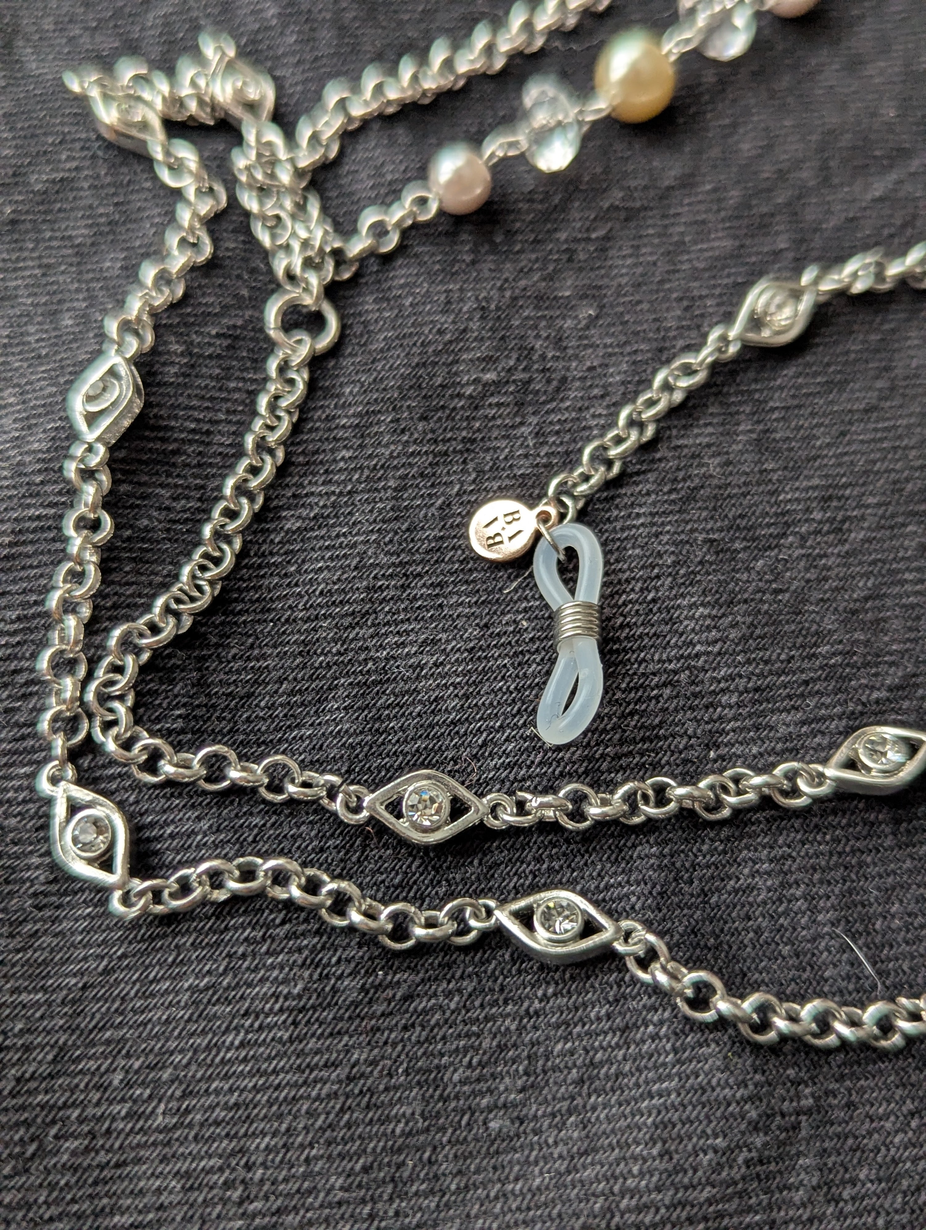 baba, vêtement fait main, mode consciente, artisan, québec, côte de beaupré, accessoire, chaine à lunette