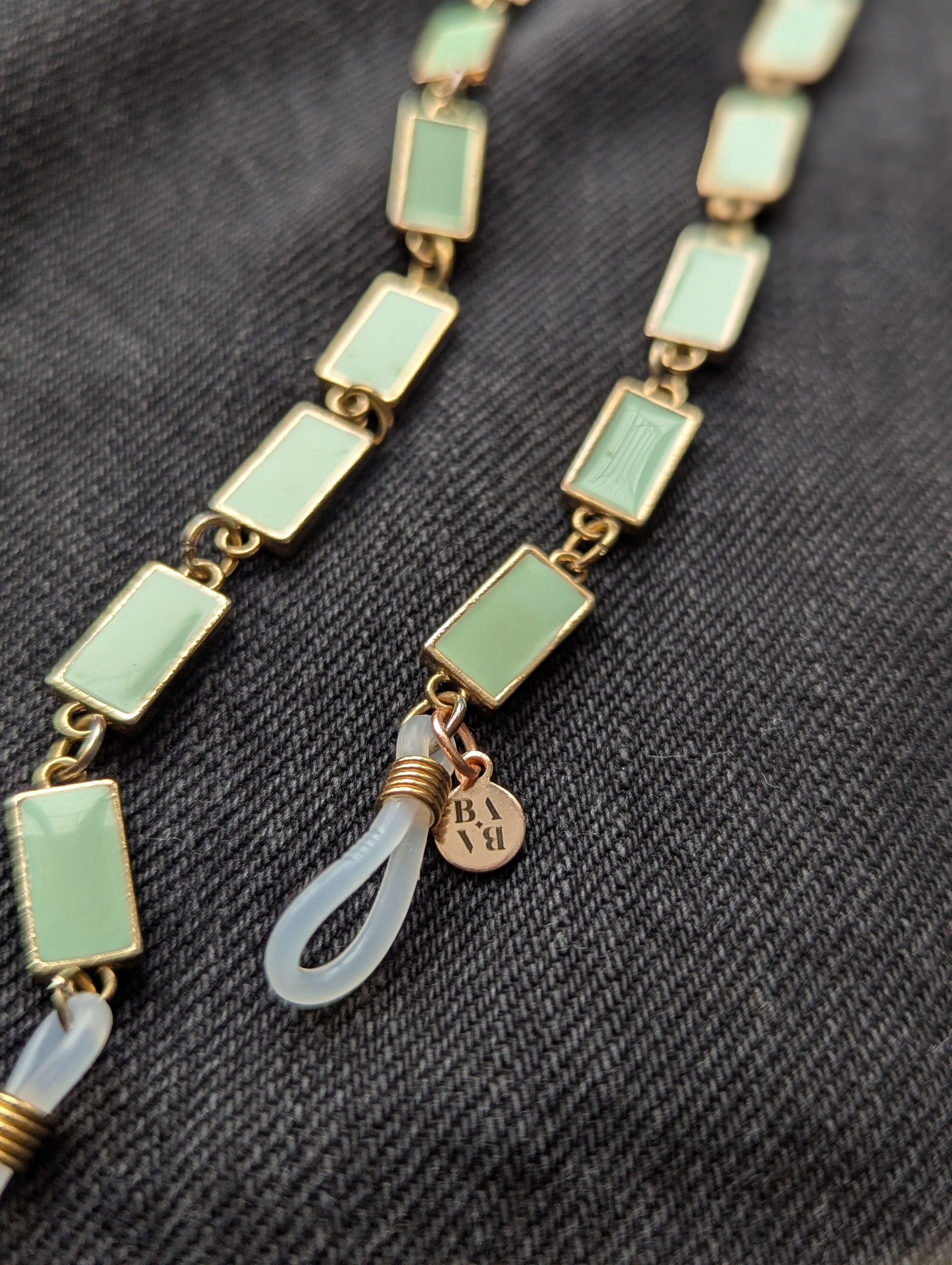 baba, vêtement fait main, mode consciente, artisan, québec, côte de beaupré, accessoire, chaine à lunette