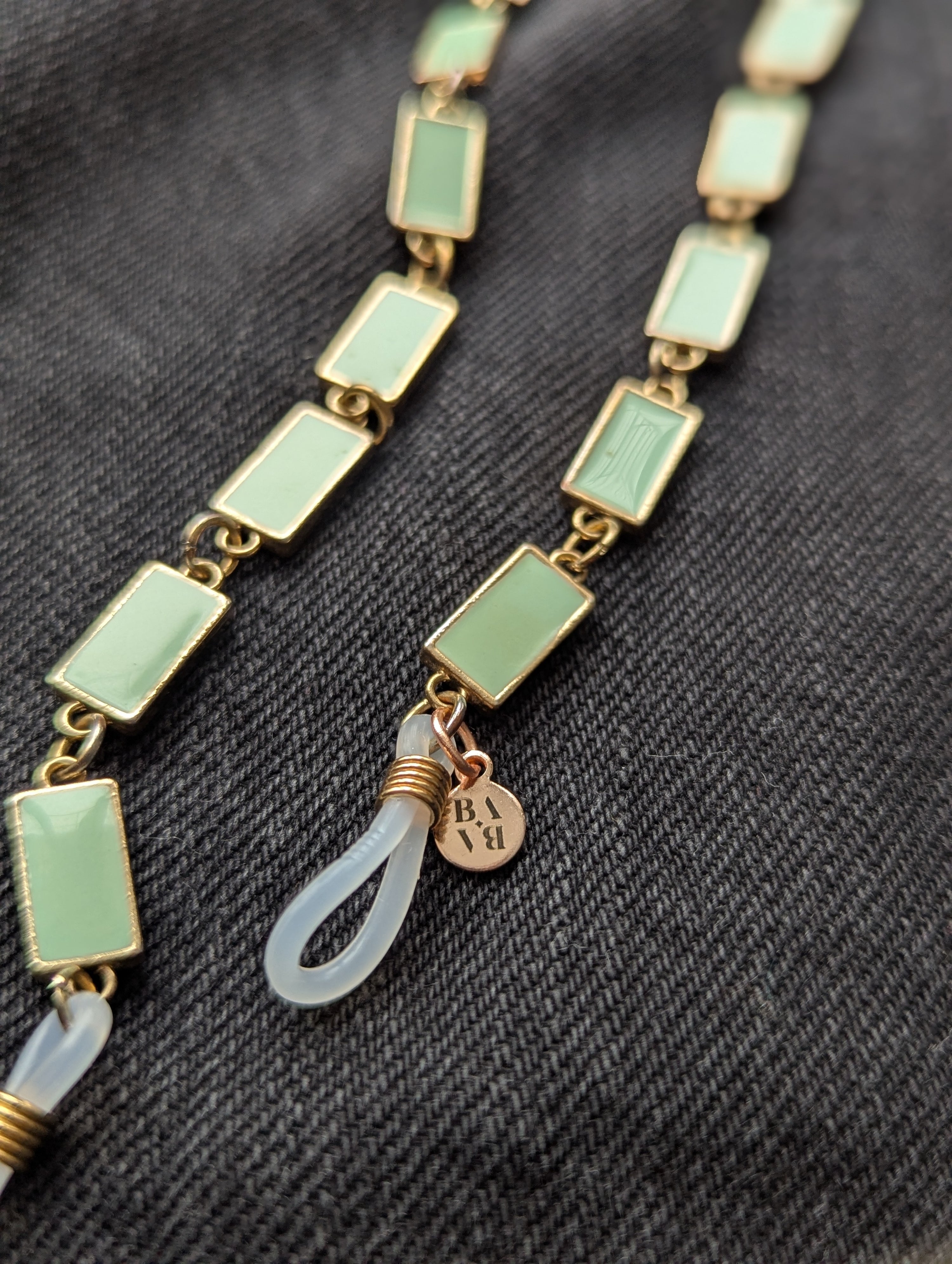 baba, vêtement fait main, mode consciente, artisan, québec, côte de beaupré, accessoire, chaine à lunette