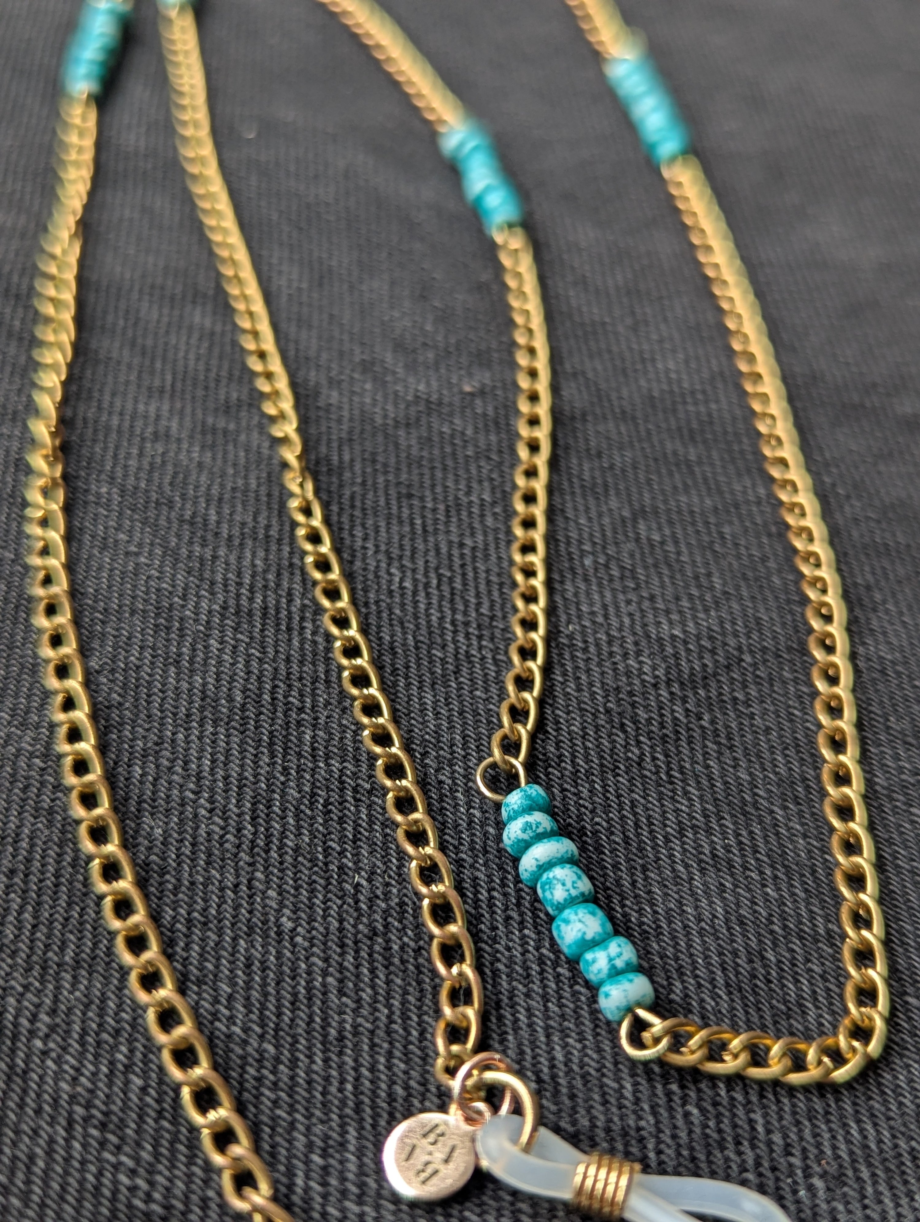 baba, vêtement fait main, mode consciente, artisan, québec, côte de beaupré, accessoire, chaine à lunette