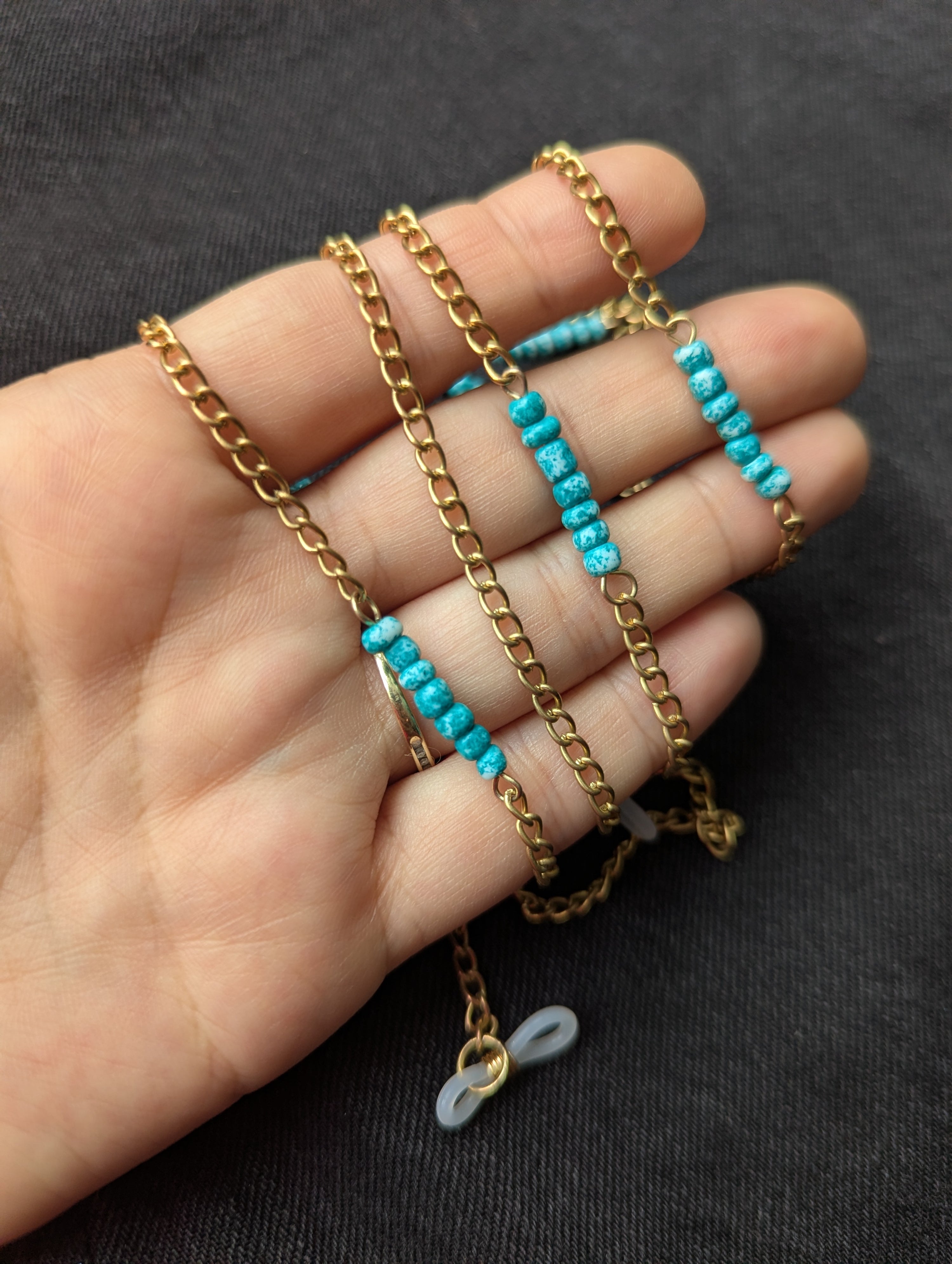 baba, vêtement fait main, mode consciente, artisan, québec, côte de beaupré, accessoire, chaine à lunette