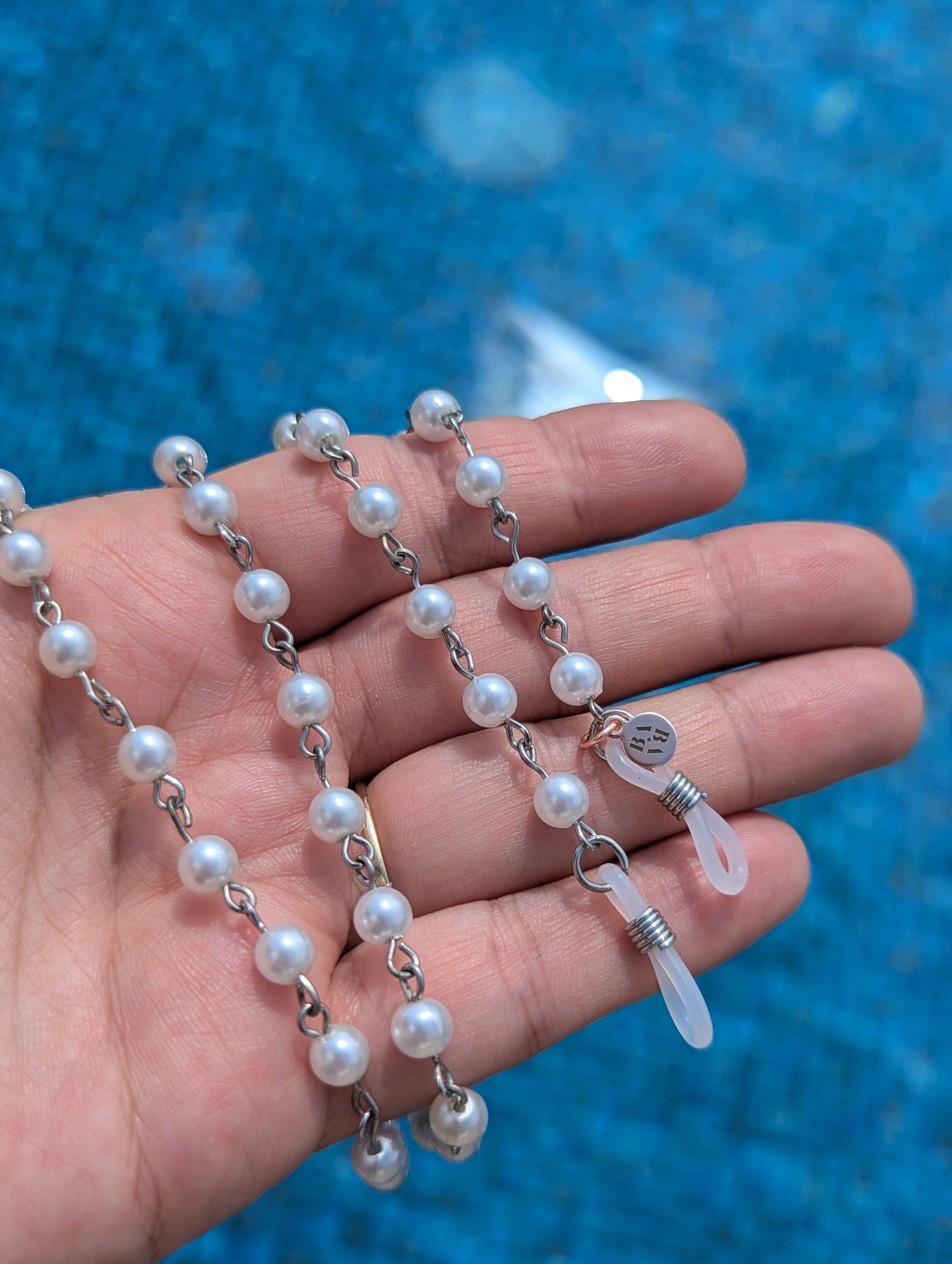 CHAÎNE À LUNETTES ARGENTÉE/PERLES